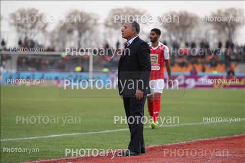 <span style='background: #33747a;box-shadow: 2px 3px 5px black;font-weight: 300;font-size: 10px;border-radius: 2px;margin: 2px;color: #fff;padding: 2px 5px;font - size: 10px;line - height: 22px; '>مجید جلالی</span> 