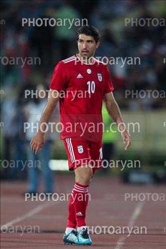 <span style='background: #33747a;box-shadow: 2px 3px 5px black;font-weight: 300;font-size: 10px;border-radius: 2px;margin: 2px;color: #fff;padding: 2px 5px;font - size: 10px;line - height: 22px; '>کریم انصاری فر</span> 