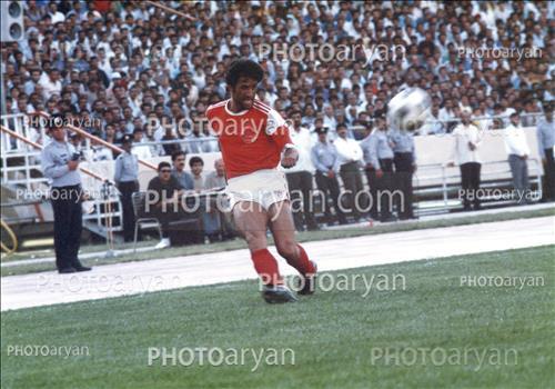 <span style='background: #33747a;box-shadow: 2px 3px 5px black;font-weight: 300;font-size: 10px;border-radius: 2px;margin: 2px;color: #fff;padding: 2px 5px;font - size: 10px;line - height: 22px; '>سعید نعیم آبادی</span> 