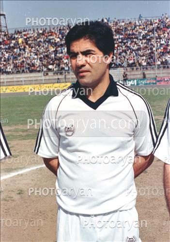 <span style='background: #33747a;box-shadow: 2px 3px 5px black;font-weight: 300;font-size: 10px;border-radius: 2px;margin: 2px;color: #fff;padding: 2px 5px;font - size: 10px;line - height: 22px; '>ابراهیم آشتیانی</span> 