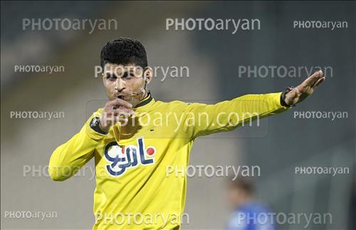 <span style='background: #33747a;box-shadow: 2px 3px 5px black;font-weight: 300;font-size: 10px;border-radius: 2px;margin: 2px;color: #fff;padding: 2px 5px;font - size: 10px;line - height: 22px; '>حمید حاج ملک</span> 