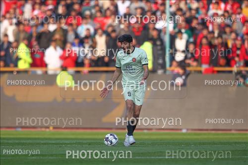 <span style='background: #33747a;box-shadow: 2px 3px 5px black;font-weight: 300;font-size: 10px;border-radius: 2px;margin: 2px;color: #fff;padding: 2px 5px;font - size: 10px;line - height: 22px; '>مهدی ترابی</span> 