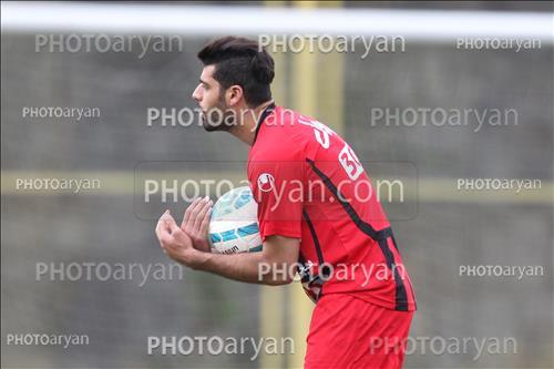 <span style='background: #33747a;font-weight: 300;font-size: 10px;box-shadow: 2px 3px 5px black;border-radius: 2px;margin: 2px;color: #fff;padding: 2px 5px;font - size: 10px;line - height: 22px; '>مهدی طارمی</span> 