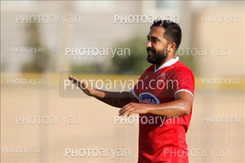 <span style='background: #33747a;font-weight: 300;font-size: 10px;box-shadow: 2px 3px 5px black;border-radius: 2px;margin: 2px;color: #fff;padding: 2px 5px;font - size: 10px;line - height: 22px; '>رامین عباسی</span> 