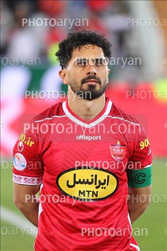 <span style='background: #33747a;font-weight: 300;font-size: 10px;box-shadow: 2px 3px 5px black;border-radius: 2px;margin: 2px;color: #fff;padding: 2px 5px;font - size: 10px;line - height: 22px; '>امید عالیشاه</span> 