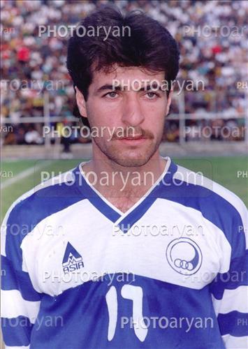 <span style='background: #33747a;box-shadow: 2px 3px 5px black;font-weight: 300;font-size: 10px;border-radius: 2px;margin: 2px;color: #fff;padding: 2px 5px;font - size: 10px;line - height: 22px; '>صادق ورمزیار</span> 