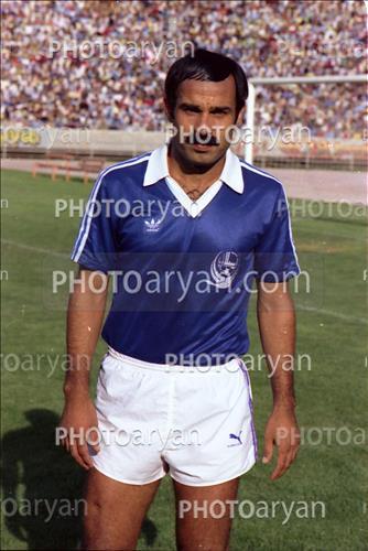 <span style='background: #33747a;box-shadow: 2px 3px 5px black;font-weight: 300;font-size: 10px;border-radius: 2px;margin: 2px;color: #fff;padding: 2px 5px;font - size: 10px;line - height: 22px; '>پرویز مظلومی</span> 