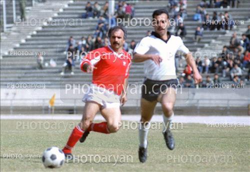 <span style='background: #33747a;box-shadow: 2px 3px 5px black;font-weight: 300;font-size: 10px;border-radius: 2px;margin: 2px;color: #fff;padding: 2px 5px;font - size: 10px;line - height: 22px; '>عباس کارگر</span> 