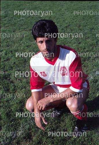 <span style='background: #33747a;box-shadow: 2px 3px 5px black;font-weight: 300;font-size: 10px;border-radius: 2px;margin: 2px;color: #fff;padding: 2px 5px;font - size: 10px;line - height: 22px; '>سعید نعیم آبادی</span> 