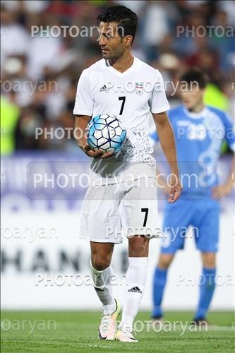 <span style='background: #33747a;font-weight: 300;font-size: 10px;box-shadow: 2px 3px 5px black;border-radius: 2px;margin: 2px;color: #fff;padding: 2px 5px;font - size: 10px;line - height: 22px; '>مسعود شجاعی</span> 