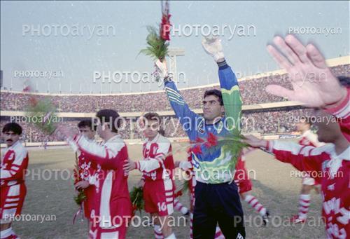 <span style='background: #33747a;font-weight: 300;font-size: 10px;box-shadow: 2px 3px 5px black;border-radius: 2px;margin: 2px;color: #fff;padding: 2px 5px;font - size: 10px;line - height: 22px; '>احمدرضا عابدزاده Ahmad Reza Abedzadeh</span> 