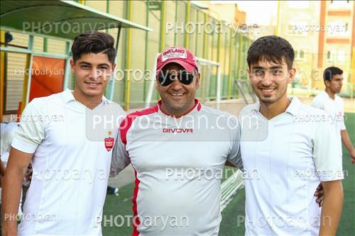 <span style='background: #33747a;font-weight: 300;font-size: 10px;box-shadow: 2px 3px 5px black;border-radius: 2px;margin: 2px;color: #fff;padding: 2px 5px;font - size: 10px;line - height: 22px; '>مهدی فلاح</span> 