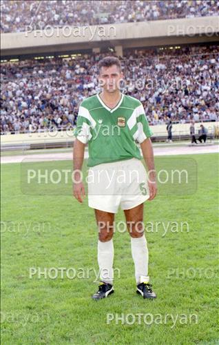 <span style='background: #33747a;box-shadow: 2px 3px 5px black;font-weight: 300;font-size: 10px;border-radius: 2px;margin: 2px;color: #fff;padding: 2px 5px;font - size: 10px;line - height: 22px; '>نجم الدین بخشی</span> 