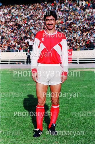 <span style='background: #33747a;font-weight: 300;font-size: 10px;box-shadow: 2px 3px 5px black;border-radius: 2px;margin: 2px;color: #fff;padding: 2px 5px;font - size: 10px;line - height: 22px; '>ناصر محمدخانی</span> 