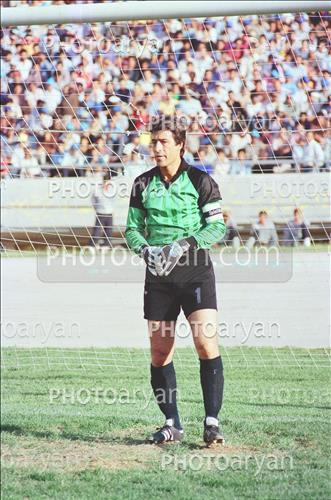 <span style='background: #33747a;font-weight: 300;font-size: 10px;box-shadow: 2px 3px 5px black;border-radius: 2px;margin: 2px;color: #fff;padding: 2px 5px;font - size: 10px;line - height: 22px; '>ناصر حجازی</span> 