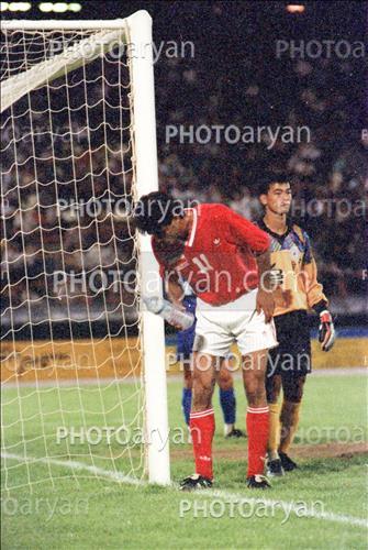 <span style='background: #33747a;font-weight: 300;font-size: 10px;box-shadow: 2px 3px 5px black;border-radius: 2px;margin: 2px;color: #fff;padding: 2px 5px;font - size: 10px;line - height: 22px; '>علی دایی  Ali Daei</span> 