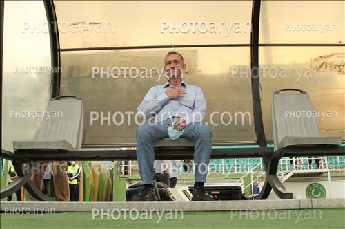 <span style='background: #33747a;box-shadow: 2px 3px 5px black;font-weight: 300;font-size: 10px;border-radius: 2px;margin: 2px;color: #fff;padding: 2px 5px;font - size: 10px;line - height: 22px; '>فراز کمالوند</span> 