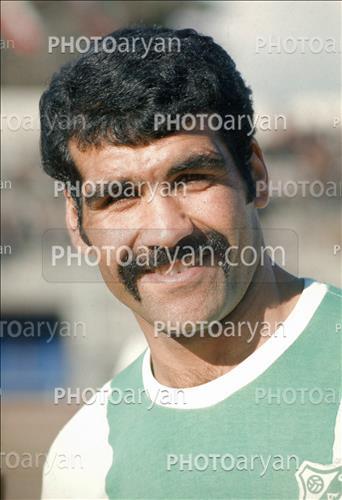 <span style='background: #33747a;box-shadow: 2px 3px 5px black;font-weight: 300;font-size: 10px;border-radius: 2px;margin: 2px;color: #fff;padding: 2px 5px;font - size: 10px;line - height: 22px; '>مجید حلوایی</span> 