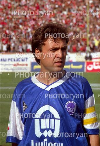 <span style='background: #33747a;box-shadow: 2px 3px 5px black;font-weight: 300;font-size: 10px;border-radius: 2px;margin: 2px;color: #fff;padding: 2px 5px;font - size: 10px;line - height: 22px; '>جواد زرینچه</span> 