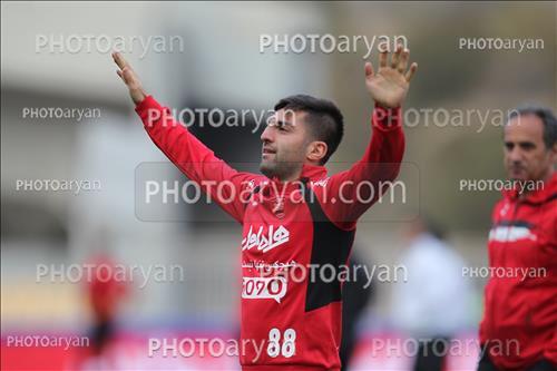 <span style='background: #33747a;font-weight: 300;font-size: 10px;box-shadow: 2px 3px 5px black;border-radius: 2px;margin: 2px;color: #fff;padding: 2px 5px;font - size: 10px;line - height: 22px; '>سامان نریمان جهان</span> 