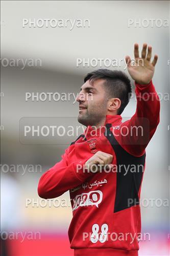 <span style='background: #33747a;font-weight: 300;font-size: 10px;box-shadow: 2px 3px 5px black;border-radius: 2px;margin: 2px;color: #fff;padding: 2px 5px;font - size: 10px;line - height: 22px; '>سامان نریمان جهان</span> 