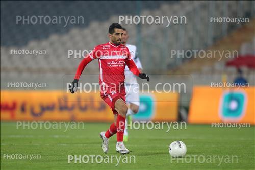 <span style='background: #33747a;font-weight: 300;font-size: 10px;box-shadow: 2px 3px 5px black;border-radius: 2px;margin: 2px;color: #fff;padding: 2px 5px;font - size: 10px;line - height: 22px; '>وحید امیری</span> 