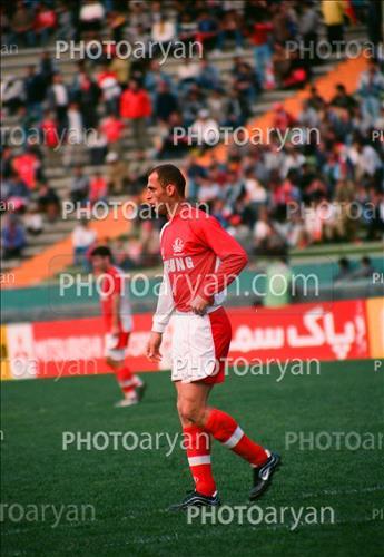 <span style='background: #33747a;box-shadow: 2px 3px 5px black;font-weight: 300;font-size: 10px;border-radius: 2px;margin: 2px;color: #fff;padding: 2px 5px;font - size: 10px;line - height: 22px; '>ابراهیم تقی پور</span> 