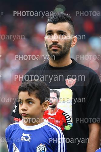 <span style='background: #33747a;font-weight: 300;font-size: 10px;box-shadow: 2px 3px 5px black;border-radius: 2px;margin: 2px;color: #fff;padding: 2px 5px;font - size: 10px;line - height: 22px; '>محسن مسلمان</span> 