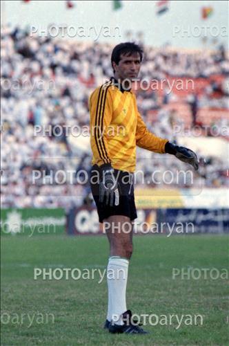 <span style='background: #33747a;box-shadow: 2px 3px 5px black;font-weight: 300;font-size: 10px;border-radius: 2px;margin: 2px;color: #fff;padding: 2px 5px;font - size: 10px;line - height: 22px; '>بهروز سلطانی</span> 