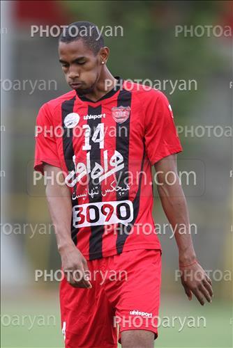 <span style='background: #33747a;box-shadow: 2px 3px 5px black;font-weight: 300;font-size: 10px;border-radius: 2px;margin: 2px;color: #fff;padding: 2px 5px;font - size: 10px;line - height: 22px; '>جری ریکاردو بنگسون</span> 