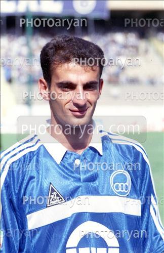 <span style='background: #33747a;box-shadow: 2px 3px 5px black;font-weight: 300;font-size: 10px;border-radius: 2px;margin: 2px;color: #fff;padding: 2px 5px;font - size: 10px;line - height: 22px; '>فرد ملکیان</span> 