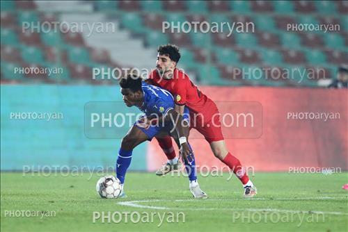 استقلال 0-تراکتور 2    (1403/08/10)