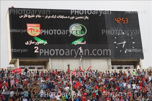 <span style='background: #33747a;font-weight: 300;font-size: 10px;box-shadow: 2px 3px 5px black;border-radius: 2px;margin: 2px;color: #fff;padding: 2px 5px;font - size: 10px;line - height: 22px; '>تماشاگران</span> 