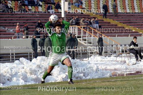 <span style='background: #33747a;box-shadow: 2px 3px 5px black;font-weight: 300;font-size: 10px;border-radius: 2px;margin: 2px;color: #fff;padding: 2px 5px;font - size: 10px;line - height: 22px; '>رضا عابدیان</span> 