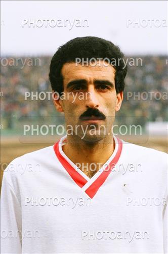 <span style='background: #33747a;box-shadow: 2px 3px 5px black;font-weight: 300;font-size: 10px;border-radius: 2px;margin: 2px;color: #fff;padding: 2px 5px;font - size: 10px;line - height: 22px; '>محمد احمدزاده</span> 