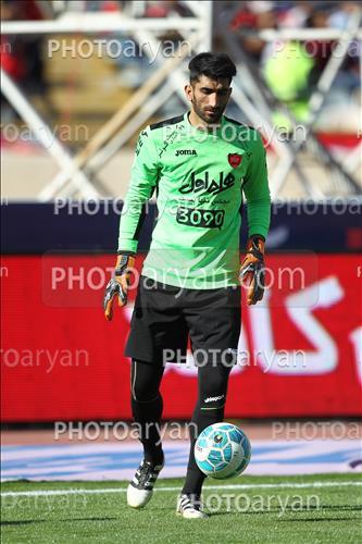 <span style='background: #33747a;font-weight: 300;font-size: 10px;box-shadow: 2px 3px 5px black;border-radius: 2px;margin: 2px;color: #fff;padding: 2px 5px;font - size: 10px;line - height: 22px; '>علیرضا بیرانوند</span> 