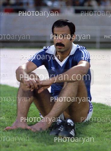 <span style='background: #33747a;box-shadow: 2px 3px 5px black;font-weight: 300;font-size: 10px;border-radius: 2px;margin: 2px;color: #fff;padding: 2px 5px;font - size: 10px;line - height: 22px; '>پرویز مظلومی</span> 