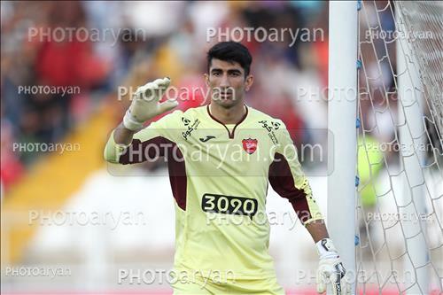 <span style='background: #33747a;font-weight: 300;font-size: 10px;box-shadow: 2px 3px 5px black;border-radius: 2px;margin: 2px;color: #fff;padding: 2px 5px;font - size: 10px;line - height: 22px; '>علیرضا بیرانوند</span> 