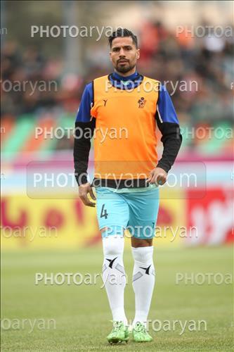 <span style='background: #33747a;box-shadow: 2px 3px 5px black;font-weight: 300;font-size: 10px;border-radius: 2px;margin: 2px;color: #fff;padding: 2px 5px;font - size: 10px;line - height: 22px; '>امیرحسین صادقی</span> 