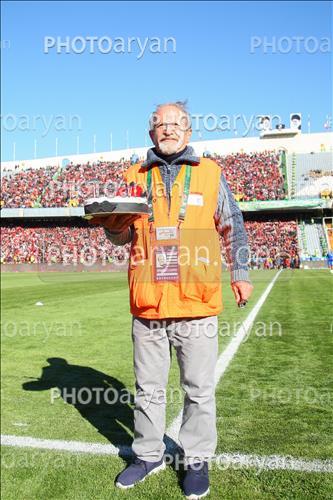 <span style='background: #33747a;font-weight: 300;font-size: 10px;box-shadow: 2px 3px 5px black;border-radius: 2px;margin: 2px;color: #fff;padding: 2px 5px;font - size: 10px;line - height: 22px; '>استاد علی کاوه</span> 