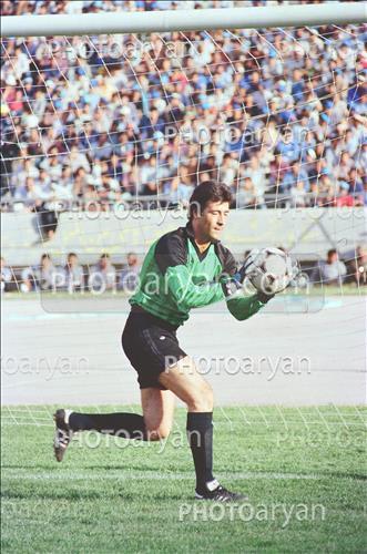 <span style='background: #33747a;font-weight: 300;font-size: 10px;box-shadow: 2px 3px 5px black;border-radius: 2px;margin: 2px;color: #fff;padding: 2px 5px;font - size: 10px;line - height: 22px; '>ناصر حجازی</span> 