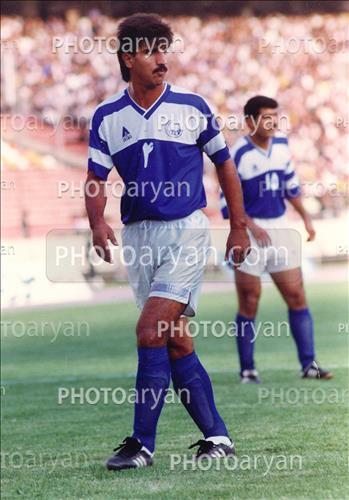 <span style='background: #33747a;font-weight: 300;font-size: 10px;box-shadow: 2px 3px 5px black;border-radius: 2px;margin: 2px;color: #fff;padding: 2px 5px;font - size: 10px;line - height: 22px; '>رضا حسن زاده</span> 