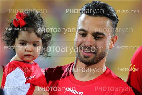 <span style='background: #33747a;font-weight: 300;font-size: 10px;box-shadow: 2px 3px 5px black;border-radius: 2px;margin: 2px;color: #fff;padding: 2px 5px;font - size: 10px;line - height: 22px; '>سروش رفیعی</span> 