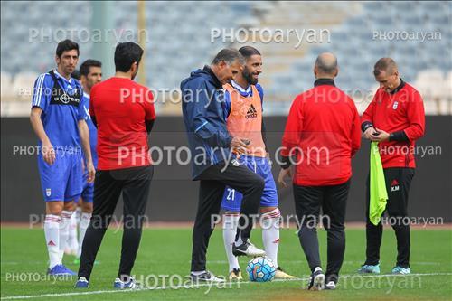 <span style='background: #33747a;box-shadow: 2px 3px 5px black;font-weight: 300;font-size: 10px;border-radius: 2px;margin: 2px;color: #fff;padding: 2px 5px;font - size: 10px;line - height: 22px; '>کارلوس کی روش</span> 