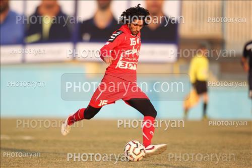 <span style='background: #33747a;font-weight: 300;font-size: 10px;box-shadow: 2px 3px 5px black;border-radius: 2px;margin: 2px;color: #fff;padding: 2px 5px;font - size: 10px;line - height: 22px; '>رضا خالقی فر</span> 