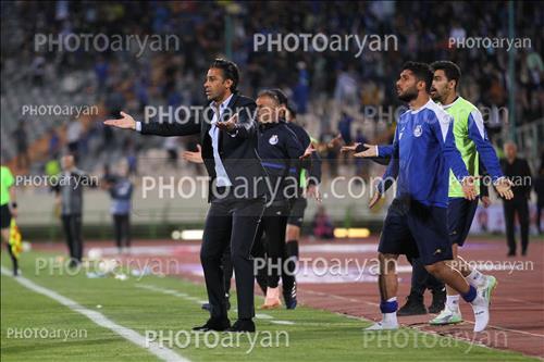 <span style='background: #33747a;font-weight: 300;font-size: 10px;box-shadow: 2px 3px 5px black;border-radius: 2px;margin: 2px;color: #fff;padding: 2px 5px;font - size: 10px;line - height: 22px; '>فرهاد مجیدی</span> 