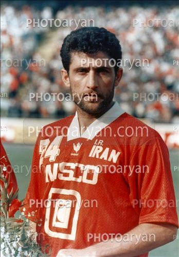 <span style='background: #33747a;font-weight: 300;font-size: 10px;box-shadow: 2px 3px 5px black;border-radius: 2px;margin: 2px;color: #fff;padding: 2px 5px;font - size: 10px;line - height: 22px; '>داوود محبوب</span> 