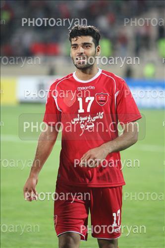 <span style='background: #33747a;font-weight: 300;font-size: 10px;box-shadow: 2px 3px 5px black;border-radius: 2px;margin: 2px;color: #fff;padding: 2px 5px;font - size: 10px;line - height: 22px; '>مهدی طارمی</span> 