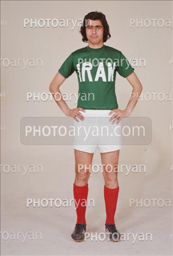 <span style='background: #33747a;box-shadow: 2px 3px 5px black;font-weight: 300;font-size: 10px;border-radius: 2px;margin: 2px;color: #fff;padding: 2px 5px;font - size: 10px;line - height: 22px; '>جواد قراب</span> 