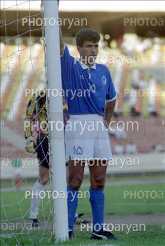 <span style='background: #33747a;font-weight: 300;font-size: 10px;box-shadow: 2px 3px 5px black;border-radius: 2px;margin: 2px;color: #fff;padding: 2px 5px;font - size: 10px;line - height: 22px; '>قاسم سیانکی</span> 